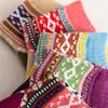 Meias de Lã Tricotadas Distintivas Outono e Inverno Estilo Étnico Meias Vintage Meias de Lã com Forro de Fleece Espessadas Armazenamento de Calor de Inverno Quentes