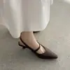 Sandálias de Passeio Estilo Francês com Bico Fechado, Novo Modelo de Verão com Tira no Tornozelo, Bico Fino, Emagrecedoras, Versáteis, Boca Rasa, Sandálias de Salto Médio para Mulheres
