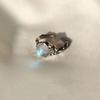 Anillo de dedo índice de piedra lunar simple abierto con incrustaciones de diamantes de alta calidad y circonita de estilo frío con diseño de nicho al por mayor para mujer