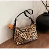 Bolsa Tote Bucket Retro para o Início do Outono 2026 Estilo Coreano Fosca Casual Grande Capacidade Bolsa de Mão Versátil Bolsa de Ombro