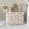 Bolsa de Cosméticos Acolchada de Aspecto de Alta Calidad, Gran Capacidad, Bordada Hello Kitty, Bolso de Mano, Bolsa de Cosméticos Simple de Gran Capacidad