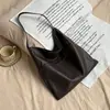 Bolso tote minimalista de nicho, nuevo modelo 2026, bolso hobo casual y relajado de gran capacidad, bolso de cubo versátil de cuero genuino para hombro