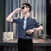 Camisa Masculina de Manga Curta Xadrez Camada Falsa Estilo Verão Fino Moda Camiseta Top Camisa Meio Aberta Decote V Profundo