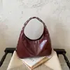 Bolsa de ombro grande com tachas para mulheres, novo estilo coreano 2026, bolsa de axila casual e moderna para saídas diárias