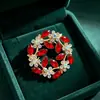 Elegante broche redondo em formato de folha de cristal, alfinete de liga com strass, adequado para ternos, casacos e vestidos formais, um acessório luxuoso
