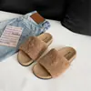 Chinelos Femininos Planos Slip-On da Moda 2026, Versáteis para Uso Externo, Chinelos Peludos, Casuais e Estilosos, Sapatos Slip-On Clássicos