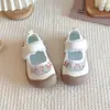 Tênis Feminino Doce de Renda com Velcro 2026 Primavera/Verão Novo Solado Macio Bico Fechado Anti-Chute Malha Sapatos Funcionais