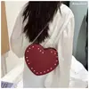 Bolso Pequeño Exquisito con Tachuelas Transfronterizo para Mujer Modelo Nuevo 2026 Bolso de Hombro con Forma de Corazón Rojo Bolso Cruzado Versátil con Cadena de Moda