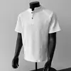 Camisa Masculina de Verão Manga Curta Gola Henry Estilo Americano Corte Reto Design Robusto Nicho Camiseta Básica Manga Curta Top