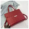 Bolsa Tote Acolchoada da Moda de Grande Capacidade para Mulheres Versão Coreana Mochila Simples Verão 2025 Design de Nicho Bolsa Feminina de Ombro Único