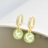 Pendientes de alta gama con hebilla de oreja de ojo de gato verde estilo japonés y coreano para mujer, pendientes irregulares de moda que no se caen.