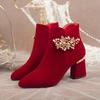 A fusão perfeita entre o clássico e a tendência, mostrando a elegância feminina! Botas de camurça de inverno de salto grosso