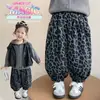 Calça Infantil 2026 Primavera Nova Estilo Coreano Preguiçoso Cinza Estampa de Leopardo Calça Lanterna para Crianças Pequenas, Calça Casual Que Te Deixa Mais Magro