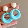 Pendientes Modernos Retro Estilo Hong Kong de los 80 en Contraste Crema y Azul para Mujer, Pinzas para Orejas Exageradas Frescas con Estilo, Discos de Espiral Antimosquitos