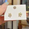 Pendientes de perla modernos y dulces, de lujo ligero con un toque de alta gama, pendientes de botón simples y exquisitos con pasadores de plata 925, pendientes de moda y con estilo para mujer