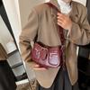 Bolsa de design de nicho retrô francês feminina primavera 2025 simples casual pequena bolsa quadrada bolsa de axila elegante de alta qualidade