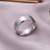 Anillo de Acero Inoxidable Cepillado Mate Simple de Venta Caliente en Amazon 8mm Doble Biselado Media Talla Anillo Hielo para Hombre