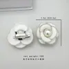 Broche de Perlas de Alta Gama Estilo Chanel para Mujer, Broche Pin de Alta Gama Novedoso Estilo Coreano para Abrigo y Suéter de Otoño e Invierno al por Mayor