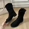 Botas retrô estilo deserto para mulheres, novas botas de salto grosso empilhado para outono e inverno que fazem os pés parecerem menores, botas curtas estilo britânico de cano médio