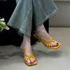 Sandálias de Salto Anabela em Camurça com Biqueira Aberta Sapatos de Fada 2026 Novo Verão Estilo Francês Combinação para Vestido de Férias na Praia Microfibra
