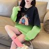 Moletom Redondo Cartoon Graffiti Estilo Doce para Mulheres Celebridade da Internet Super Quente Cor Contrastante Gradiente Redutor de Idade Solto Elegante Look Emagrecedor Top