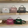 Primavera 2026 Nueva Moda Casual Hebilla de Cierre Simple Texturizada de Moda Bolso Pequeño Cuadrado de Hombro Cruzado de Mano