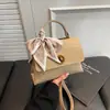 Bolso Cuadrado Pequeño Estilo Coreano Nuevo para Mujer 2026, Bolso de Hombro Versátil con Lazo de Bufanda de Seda, Bolso de Mano de Gama Alta de Moda para Viajes