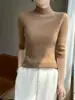 Nuevo suéter de punto fino para mujer de otoño e invierno con cuello semi-alto, top base sin costuras de manga media ajustado