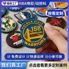 La fábrica de origen elabora expertamente logotipos y emblemas personalizados de equipos de la NBA, sellos de goma de caucho blando de PVC para artículos deportivos