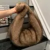 Bolso de felpa de alta calidad para mujer, nuevo estilo 2026, suave y voluminoso, gran capacidad, bolso de hombro tipo tote, versátil para ir al trabajo