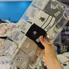Estilo Novo de Outono Listrado com Letras de Desenho Meia de Cano Médio Alta Elasticidade Cinza Colorido Estilo College Esportivo Casual Meias de Algodão para Homens e Mulheres