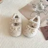 Sapatos de Pelúcia para Meninas Outono e Inverno com Lã Adicionada para Aquecimento, Botas Curtas Infantis, Sapatos de Princesa para Bebê Menina Estilo Coreano, Mocassins com Laço