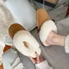 Outono Inverno 2026 Novo Estilo Pele de Carneiro Feminina Bolsa Fofa Cabeça Chinelos Sola Reta Casa Espessada Fofa Quente Roupa Externa