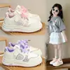 Tênis de lona infantil para meninas, cano baixo, tênis esportivos, novo estilo para primavera e outono, versão coreana, tênis casuais, sola leve e macia, tênis brancos para meninas