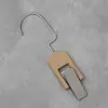 Tienda de ropa gancho de madera maciza pinza pinza para sombrero perchero para bufanda madera original gancho de pinza única bufanda decorativa S negra y blanca