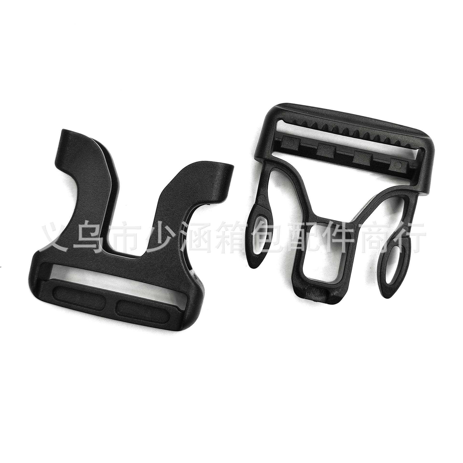 塑料背包旁开扣