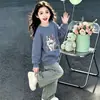26 Nuevo Sudadera de Otoño Temprano para Niñas con Forro Polar Dibujos Animados Elegante Versátil Manga Larga Superior Ropa para Bebés Niños Cuello Redondo Ropa