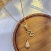 Collar de acero de titanio con colgante de calabaza y borlas de estilo chino para mujer, cadena de clavícula de lujo ligera y combinable, joyería de alta gama.
