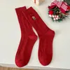Calcetines de mujer de caña media otoño e invierno patrón de cáñamo calcetines de Navidad bordado de muñeco de nieve moda todo a juego calcetines de felpa Zhuji