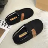 Mules cerrados tipo Birkenstock de suela gruesa, pantuflas de algodón para mujer para exteriores, nuevo estilo otoño e invierno 2026, zapatos de algodón peludos y afelpados para mujer