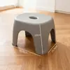 Banqueta Baixa Portátil de Plástico Resistente para Casa Durável Empilhável para Crianças Banqueta para Banheiro Chuveiro Vaso Sanitário Banqueta para Trocar Sapatos