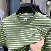 Camiseta Listrada Masculina de Manga Curta Tendência Verão 2025 Moda Leve Luxo Peso Pesado Fina Gola Redonda Meia Manga Camiseta Estilosa
