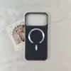 Funda magnética para teléfono a rayas blancas y negras adecuada para Apple 17promax dura iPhone16 galvanizada con orificio grande material de marco de fotos