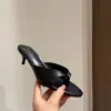 Primeiro Encontro com as Sandálias de Tira Fina de Salto Alto Vermelhas Estilo Coreano para Mulheres, Adequadas para Uso Externo no Verão, Tamancos de Salto Alto Que Realçam a Elegância e São Versáteis para Mulheres