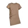 Top Irregular Sexy de Manga Curta Justo para Garota Quente, Novo Estilo Primavera-Verão 2025 com Barra Fendada e Shorts Cintura Marcada Camiseta