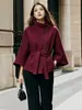 Ropa de mujer transfronteriza europea y americana 2026: cuello mao, cierre de botones diagonal, mangas acampanadas, cintura con cinturón y elegante abrigo de lana para ir al trabajo