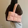 Bolsa tote de ombro feminina, estilo simples, bolsa matelassê, novo modelo 2026, grande capacidade, moderna e casual, jaqueta de algodão de outono, adequada para o trajeto