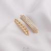 Colgante de doble fila larga con microincrustaciones de circonita en oro de 14 quilates que conserva el color, ideal para pulseras y collares.