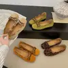 Sapatos tipo vovó slip-on versáteis, macios e confortáveis, sapatos de salto único extremamente estilosos, inspirados no Chanel vintage, novo modelo verão 2026