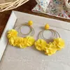 Aretes de Flor de Chifón de Rafia Aguja Plateada, Elegantes Aretes Estilo Vacaciones con un Toque de Lujo Ligero y Sensación de Alta Gama, Diseño Único